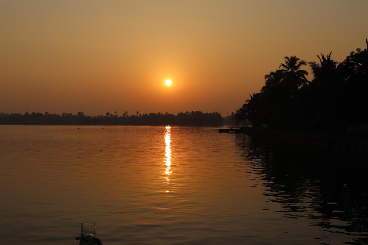 Friends Cruise, Nightstay Houseboat Alappuzha Exterior foto