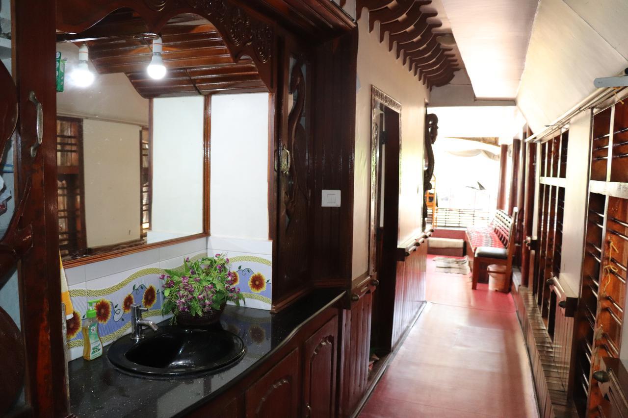 Friends Cruise, Nightstay Houseboat Alappuzha Exterior foto