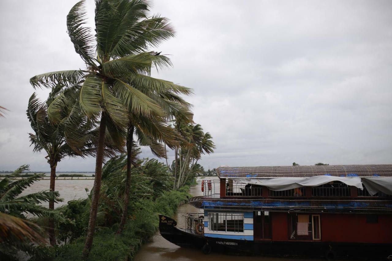 Friends Cruise, Nightstay Houseboat Alappuzha Exterior foto